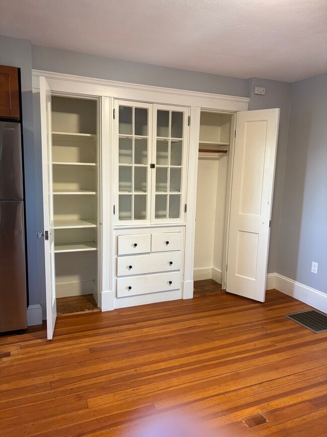 Built in's - 12 Madison Ave Unit 1