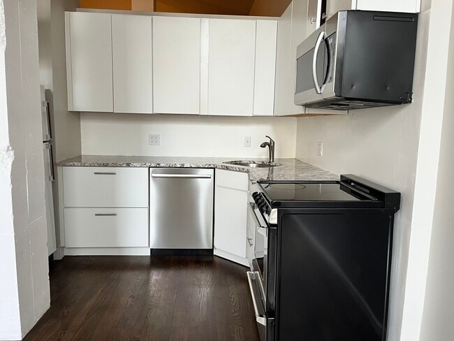 Kitchen - 720 16th St Unit 202