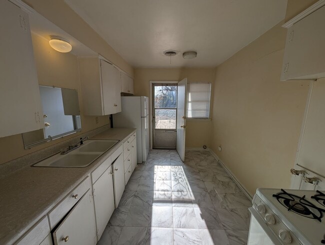 Photo - 2 bed, 1 bath duplex house in Edmond with central heat and air next to UCO campus