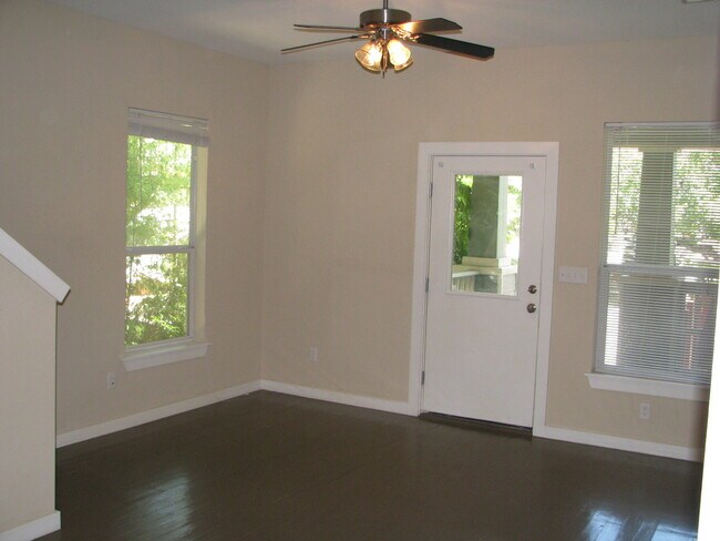 Photo - UT PRE LEASE: Remodeled North Campus Bunga... House
