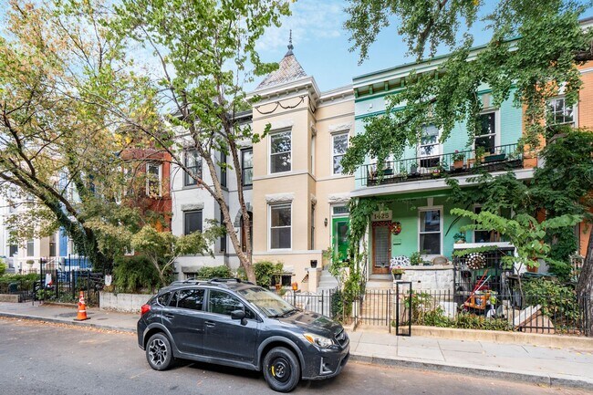 Building Photo - 1427 Monroe St NW