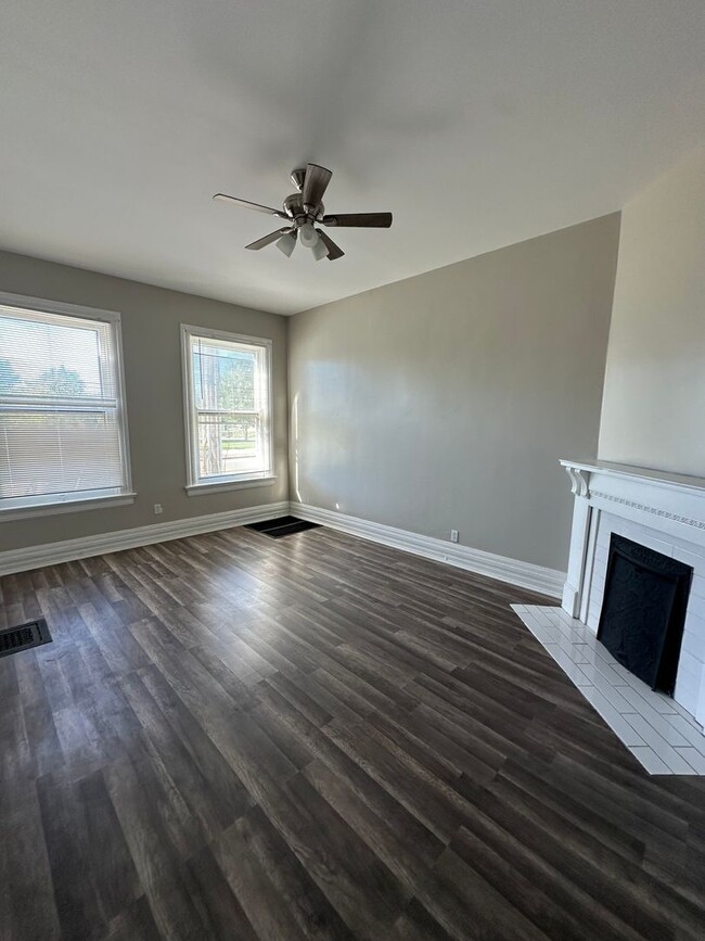 Photo - Beautiful Lower Unit in Duplex on Marcum Park Downtown!!!!