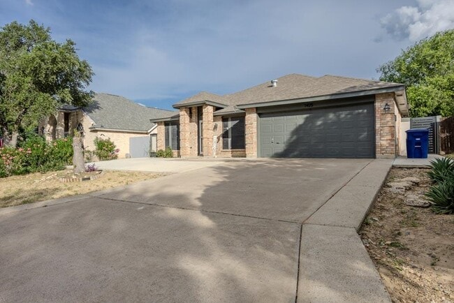 Photo - 1425 Longhorn Dr