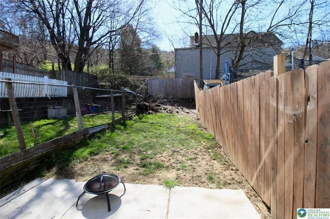 Photo - 822 E 8th St