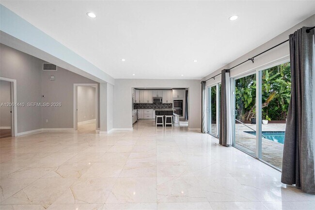 Photo - 739 Blue Rd