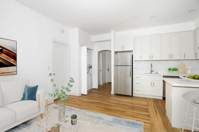 Photo - 1320-1380 Lombard