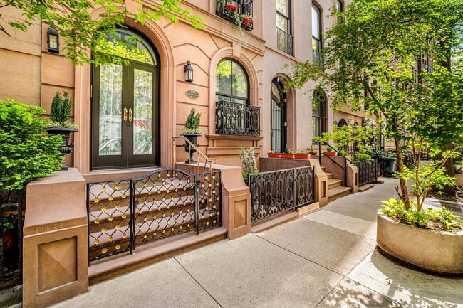 Photo - 111 E 19th St Townhome