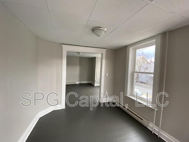 Photo - 208 W Main St