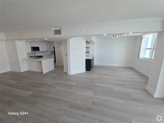 Building Photo - 1155 Brickell Bay Dr Unit 3404 Rental