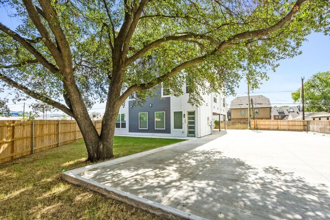 2400 Benbrook Dr Unit 104 2400 Benbrook Dr Unit 104 2028