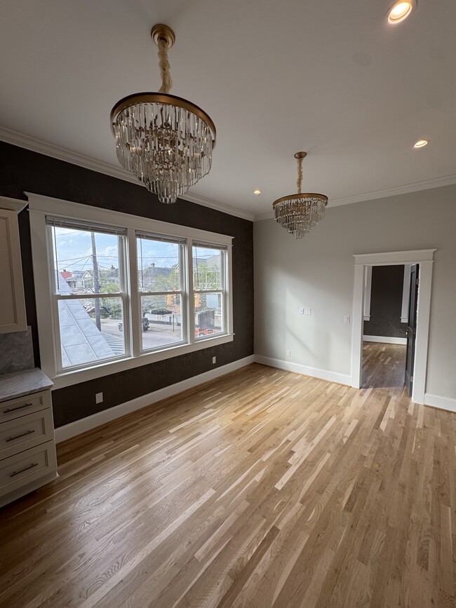 Building Photo - 688 King St Unit C2