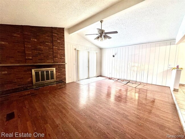 Photo - 37683 Adrian Dr