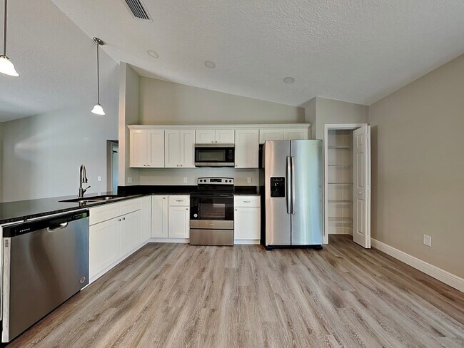 Photo - 944 W Rum Pl