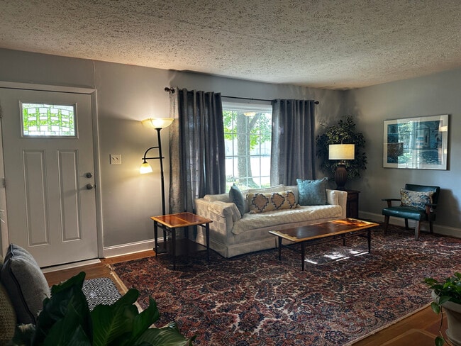 Photo - 1836 S Robberson Ave