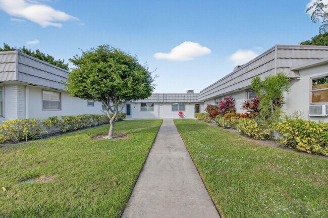 Photo - 1 Valencia A