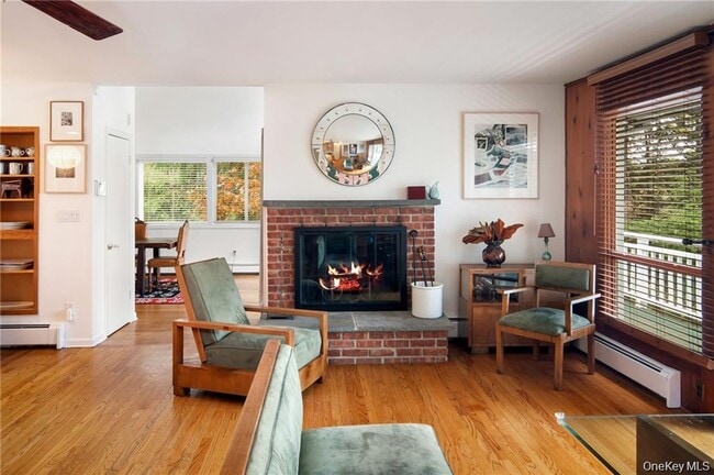 38 Bishop Park Rd