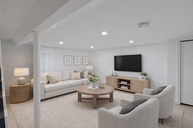 Photo - 676 Chestnut St