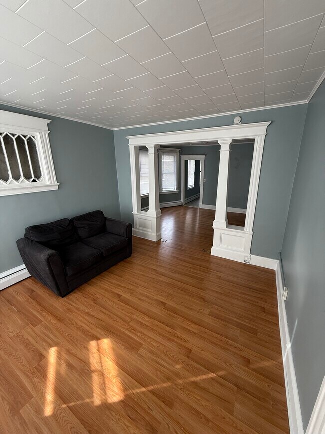 Photo - 76 Lounsbury Ave Unidad 2nd floor