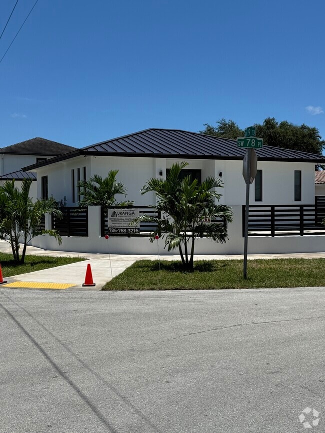 Building Photo - 920 SW 71st Ave Rental