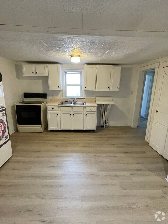 Building Photo - East Market Street Williamstown Unit C Rental