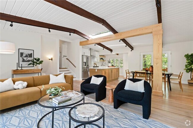 Building Photo - 1690 Cotswold Dr NE Rental
