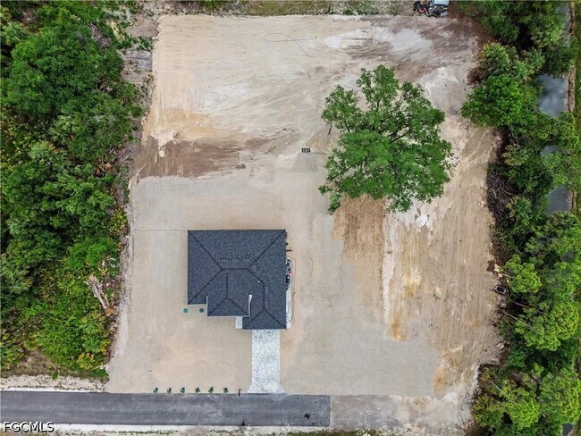 Photo - 402 Thompson Ave