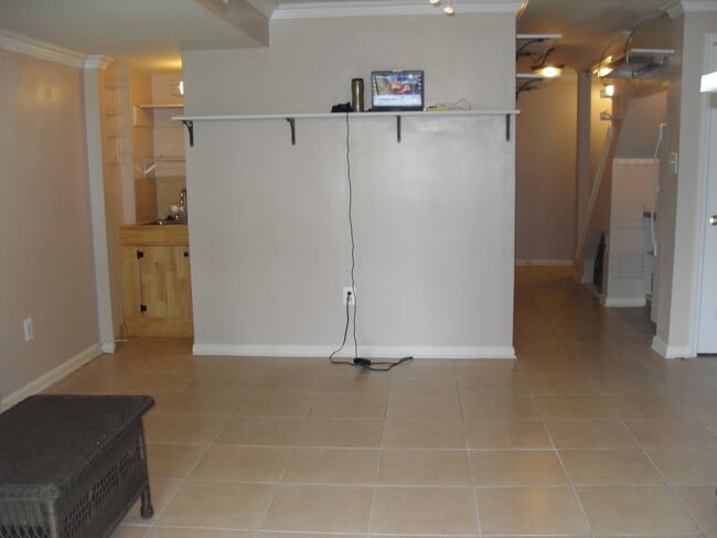 sala de estar/cocina - 3081 McGrane Ct