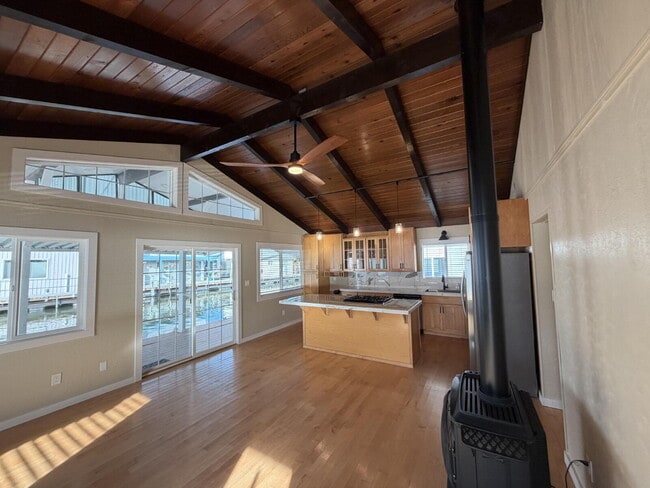 Photo - 2 Bedroom - 1 Bath Floating Home
Available for Move In 1/16/2026!!