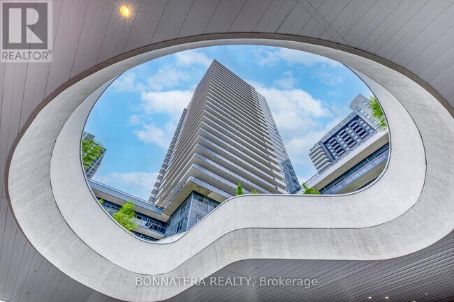 Photo - 5105 Hurontario St Unit 408