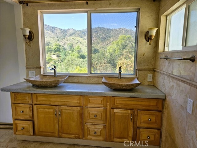 Building Photo - 1340 Hillside Dr