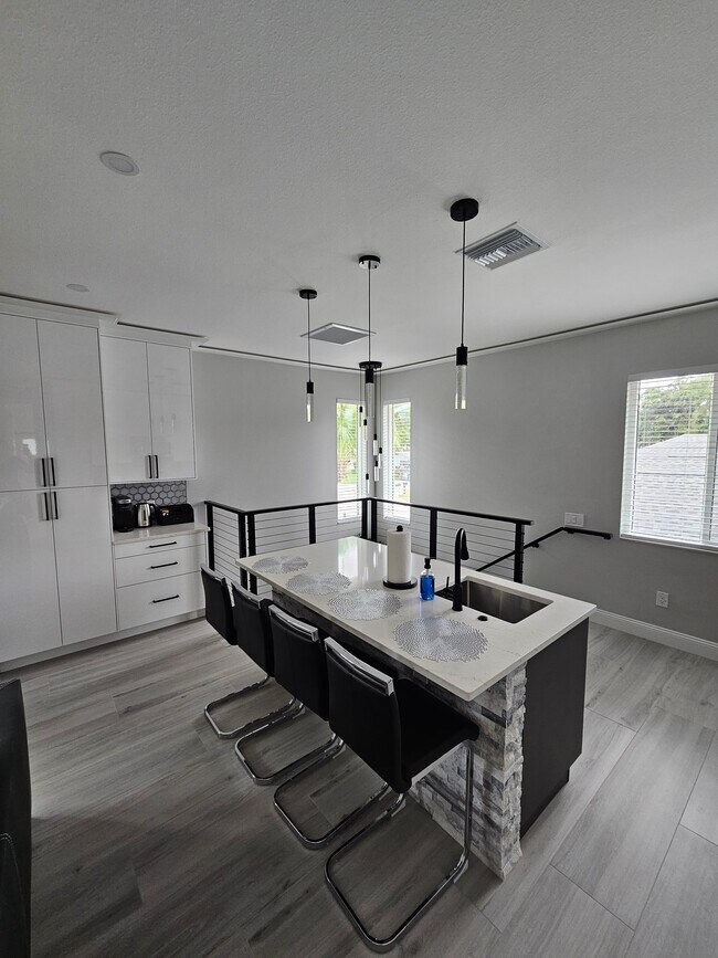 Photo - 8797 Rose Way