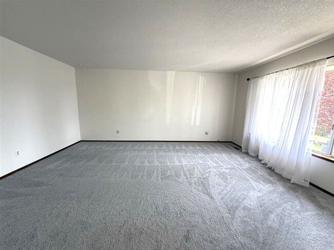 Photo - 18755 NW Vale St