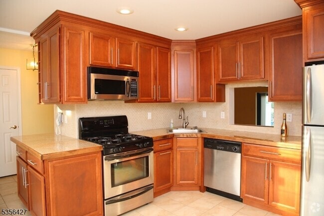 Building Photo - 292 Penns Way Rental