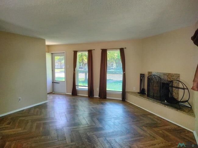Photo - 1408 Colonial Pkwy