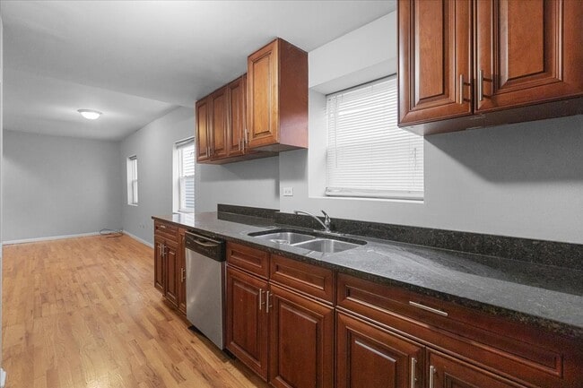 Building Photo - 1464 W Ohio St Unit 1F