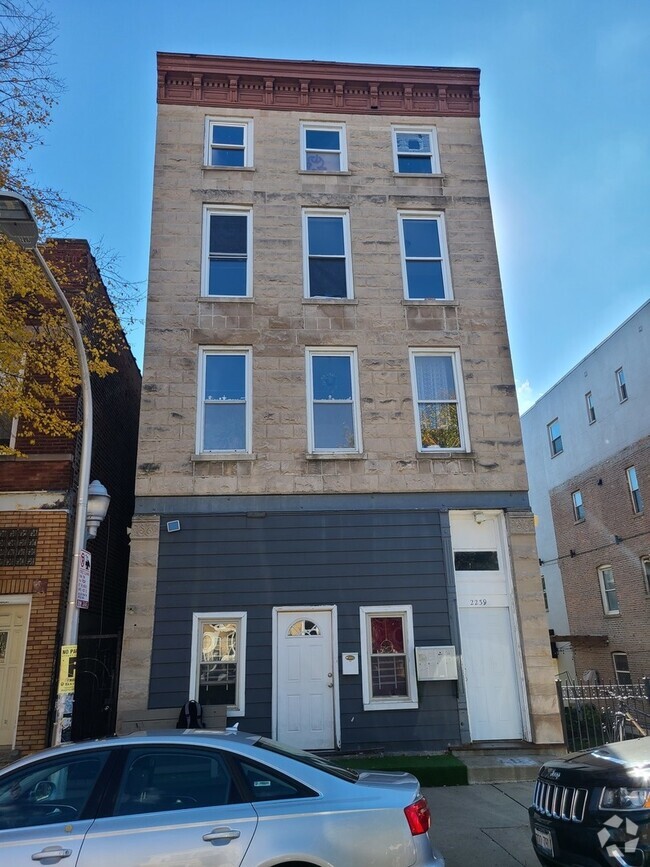 Building Photo - 2239 W 18th Pl Unit 2R Rental