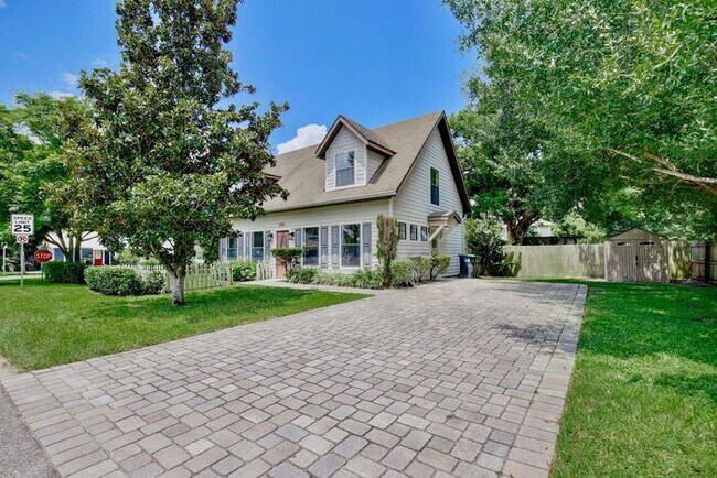 Photo - Lovely 3/2.5 Spacious Home with a Large Ba...