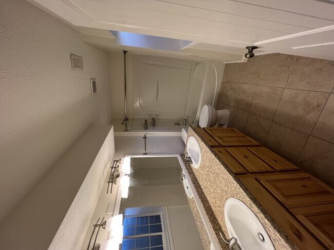 Photo - 1035 W 1000 N St
