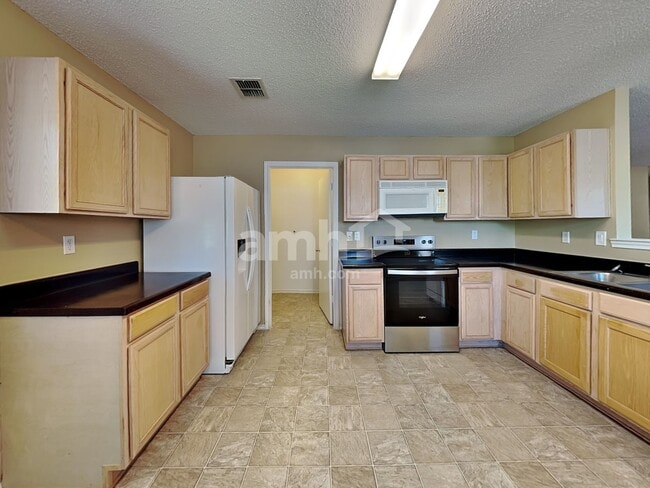 Photo - 1100 Willow Tree Dr