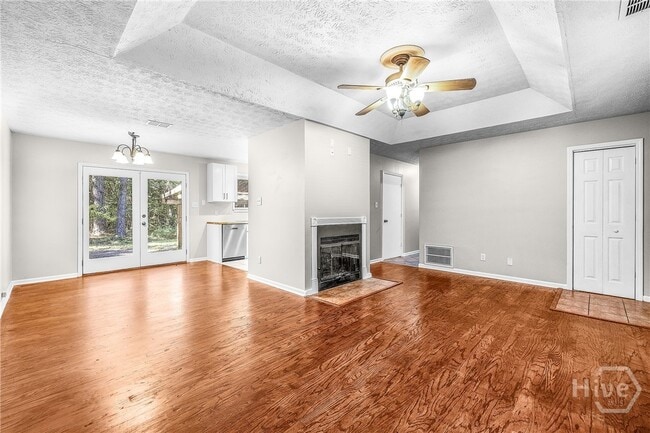 Photo - 615 W Tietgen St