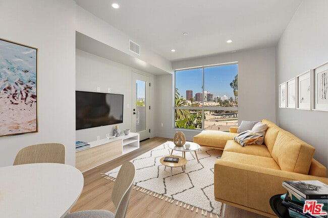 Photo - 12431 Rochester Ave Unidad 411 Rental