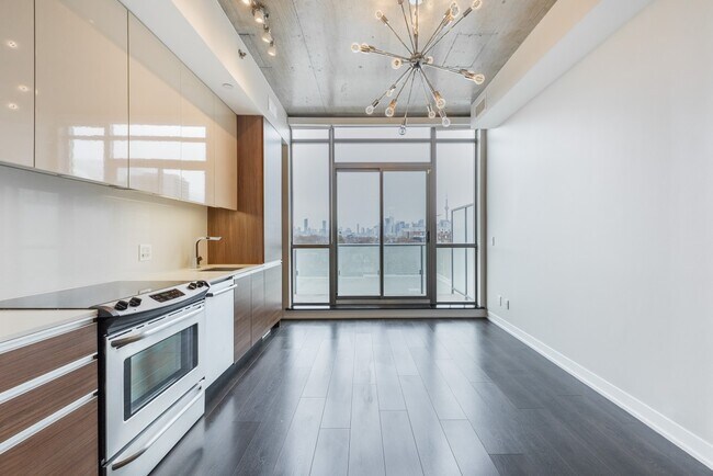 8 Gladstone Ave Unit 607