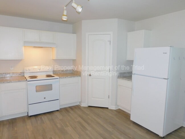 Photo - 3901 Vershire Ave