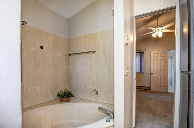 Photo - 4944 Summit Cir Townhome
