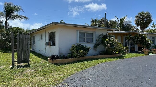 Photo - 2640 SE 3rd St Unit Front