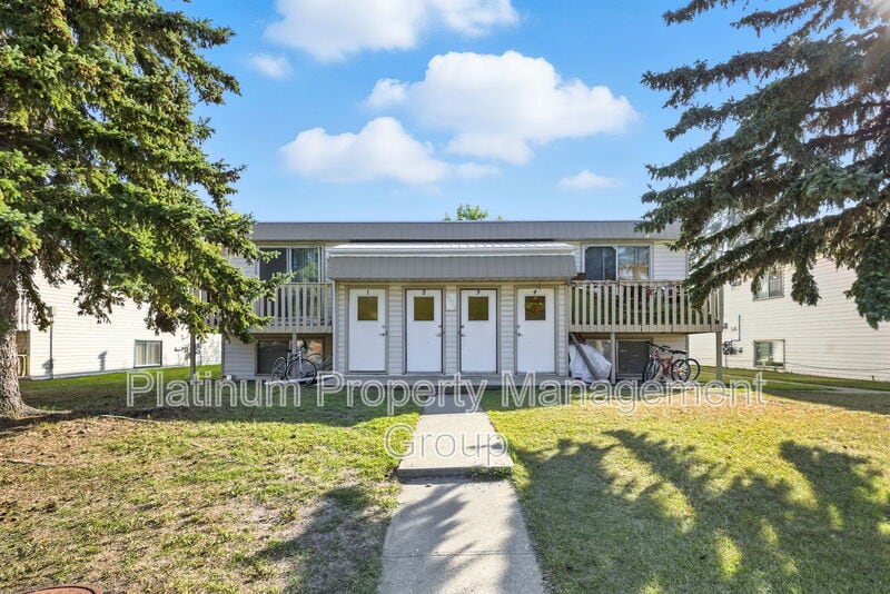 Photo - 4809-4852 52 St