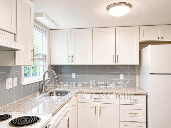 Photo - 3013 Spruce Cir SW
