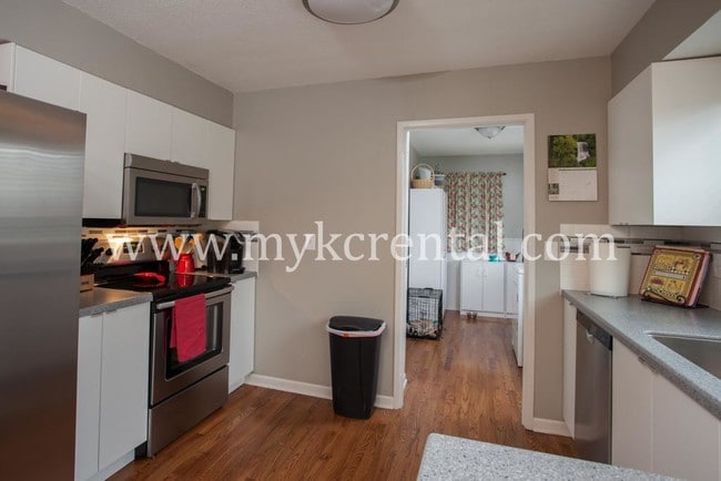 Photo - 5516 W 70th St