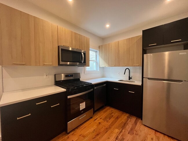 Building Photo - 228 Clinton Ave Unit 2L