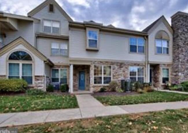 Building Photo - 1302 Foxmeadow Cir